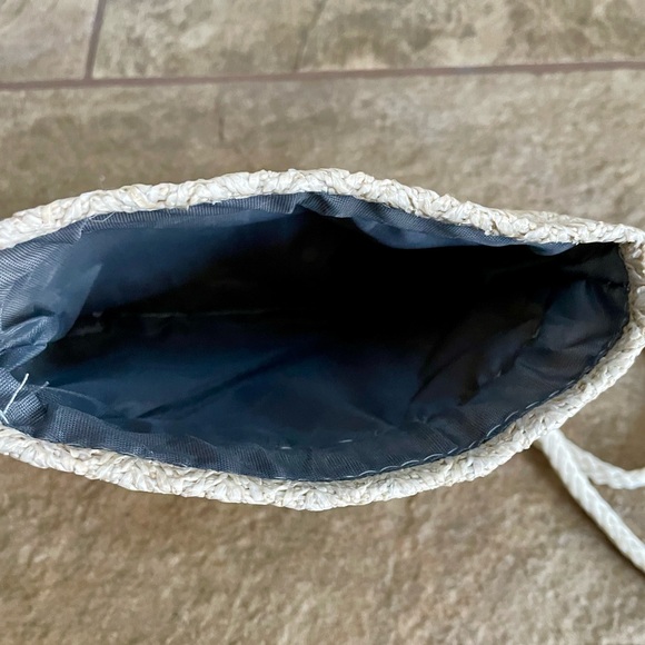 Straw Drawstring Crossbody Bag - Picture 10 of 11